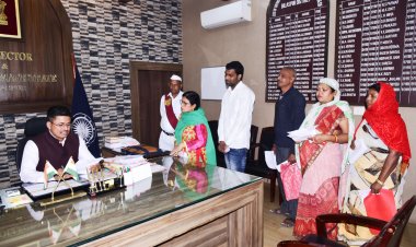 कलेक्टर ने जनदर्शन में सुनी आम लोगों की समस्याएं, आवास निर्माण में गड़बड़ी की जांच करेंगे जिला पंचायत सीईओ