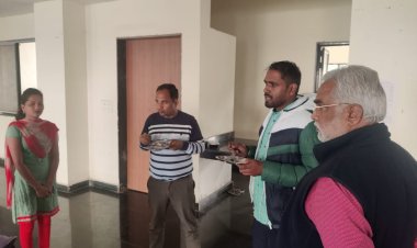 कलेक्टर ने नवगुरूकुल परिसर का किया निरीक्षण, व्यवस्थाओं संबंधी दिए निर्देश