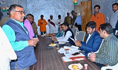 *कलेक्टर ने जन दर्शन में सुनी आम जनता की समस्याएं कहा सहकारी बैंक में किसी भी प्रकार की लेन देन की शिकायत मिलने पर होगी कार्यवाही*