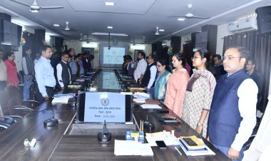 *जिला कलेक्टोरेट के अधिकारी-कर्मचारियों ने शहीदों को दी श्रद्धांजलि