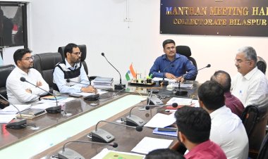 कलेक्टर अवनीश शरण ने निर्माण विभाग की मैराथन बैठक लेकर की विभागीय समीक्षा, कामों में रुचि नहीं लेने वाले ठेकेदार होंगे ब्लैक लिस्टेड