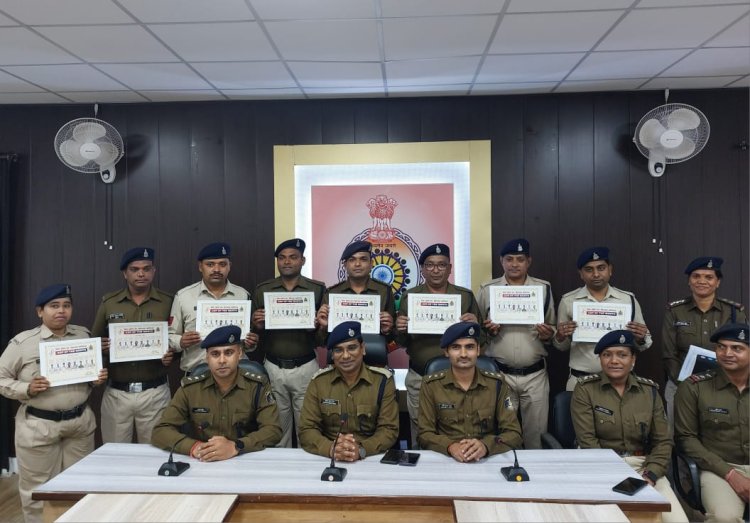 बिलासपुर जिले के आठ पुलिस अधिकारी कर्मचारी बने दिसंबर महीने के कॉप ऑफ द मंथ,दो आरक्षको को किया गया दंडित