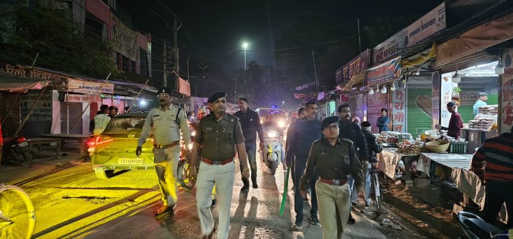 बिलासपुर पुलिस द्वारा विजिबल पुलिसिंग के लिए की गई पैदल पेट्रोलिंग,ट्रैफिक बिगाड़ने वालो पर की गई कार्रवाई