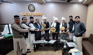 दरगाह लूतरा शरीफ के कैलेंडर का वक्फ बोर्ड ने किया विमोचन,कमेटी ने जायइरीनों को बांटे निशुल्क