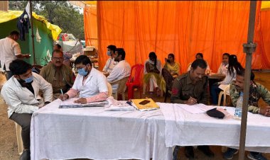 मेला में श्रद्धालुओं का निशुल्क दंत परिक्षण, दवा, टूथ पेस्ट का वितरण