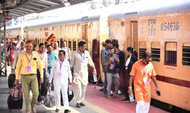 श्रीरामलाल दर्शन अयोध्या धाम जाने बिलासपुर संभाग के श्रद्धालु आस्था स्पेशल ट्रेन से हुए रवाना,रामभक्तो में जबरदस्त उत्साह, जय श्रीराम  का नारों से गूंज उठा बिलासपुर रेल्वे स्टेशन