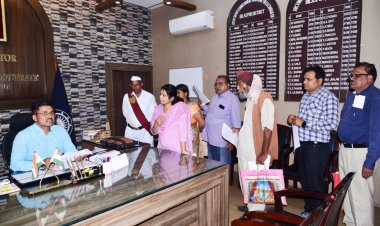 कलेक्टर ने जन दर्शन में सुनी आम लोगों की समस्याएं