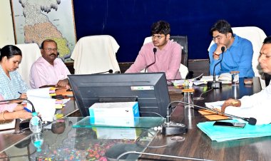 *कलेक्टर राहुल देव ने शासन की महत्वाकांक्षी योजनाओं से संबंधित कार्यों में तेजी लाने दिए निर्देश*  *कलेक्टर ने कहा कार्य की धीमी प्रगति एवं संतोषजनक जवाब नहीं देने पर नोटिस जारी करे