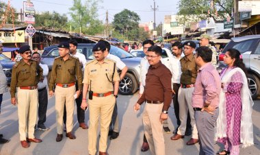 ट्रैफिक सुधारने खुद सड़कों पर निकले कलेक्टर -एसपी, घंटो पैदल चलकर यातायात का लिया जायजा