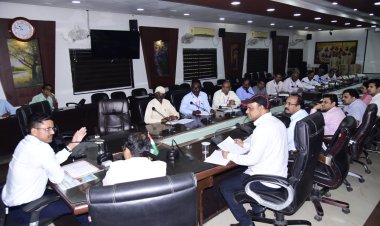 कलेक्टर ने की महतारी वंदन योजना की समीक्षा, 4.28लाख फार्म जमा 32हजार की आधार सीडिंग बाकी,