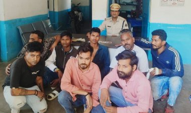 आईटीआई कॉलोनी के पास जुआ खेलते 8 जुआरियों को कोनी पुलिस ने किया गिरफ्तार