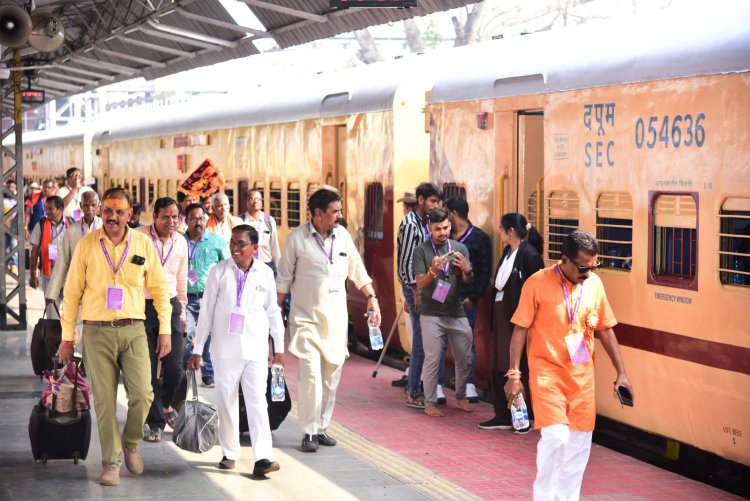 श्रीरामलाल दर्शन अयोध्या धाम जाने बिलासपुर संभाग के श्रद्धालु आस्था स्पेशल ट्रेन से हुए रवाना,रामभक्तो में जबरदस्त उत्साह, जय श्रीराम  का नारों से गूंज उठा बिलासपुर रेल्वे स्टेशन