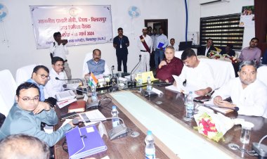 समीक्षा बैठक में उप मुख्यमंत्री अरुण साव के कड़े तेवर, समस्याओं की गठरी ना बांधे अफसर लोगो की समस्याओ का तत्काल निराकरण करें, पुराना ढर्रा नही चलेगा, कामों के लेट लतीफी पर जताई गहरी नाराजगी