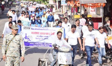 दिव्यांगजनो की शहर में निकली रैली, कलेक्टर ने दिखाई हरी झंडी, रैली की अगुवाई कर मतदान के लिए किया प्रेरित