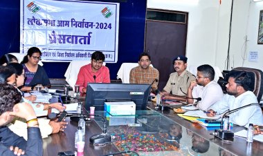 *लोकसभा निर्वाचन कार्यक्रम की घोषणा के साथ जिले में आदर्श आचार संहिता प्रभावशील*  *07 मई को होगा मतदान, कलेक्टर ने मान्यता प्राप्त राजनीतिक दलों एवं मीडिया प्रतिनिधियों की ली बैठक