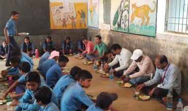 विकासखंड शिक्षा अधिकारी ने किया न्योता भोज का आयोजन