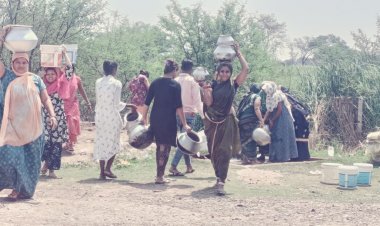 जरेली में तीन दिन से बिजली नही पीने के पानी के लिये ग्रामीण कर रहे जद्दोजहद , दूसरे ग्राम से पानी लाने मजबूर