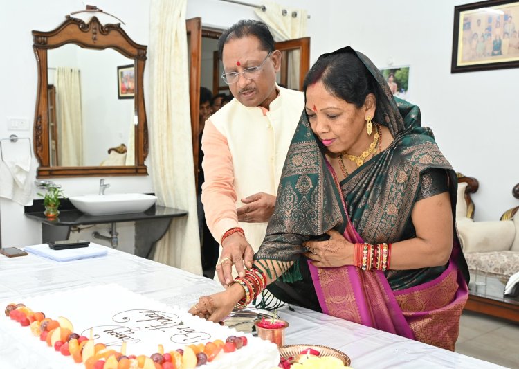मुख्यमंत्री विष्णु देव साय ने पत्नी कौशल्या साय के जन्मदिन पर किया शानदार पोस्ट