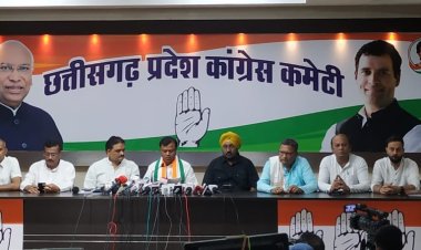 लोकसभा चुनाव के लिए कांग्रेस की पांच गारंटी देश के लोगों में आशा की नई किरण, बीजेपी देती है एक हजार रुपए प्रति माह,हमारी सरकार देगी हर महिला को 8333रूपये हर महीना - दीपक बैज