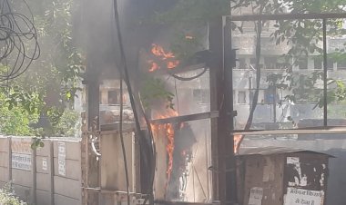 मंगला क्षेत्र के यमुनानगर में ट्रांसफार्मर में लगी आग,बिजली विभाग के अधिकारी बेपरवाह