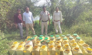 आबकारी विभाग की बड़ी कार्यवाही 75 लीटर अवैध कच्ची शराब के साथ   बड़ी मात्रा मे महुआ जप्त