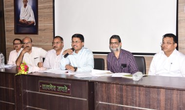 कलेक्टर अवनीश शरण ने प्राचार्यो की बैठक लेकर दिए सख़्त निर्देश, पेरेंट्स को किसी विशेष दूकान से यूनिफार्म और कॉपी-किताबो के लिए बाध्य ना करें, नोडल अधिकारी नियुक्त