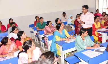 मतदान अधिकारीयों के प्रशिक्षण का कलेक्टर अवनीश शरण ने किया अवलोकन, ईवीएम के हैंड्स ऑन प्रशिक्षण पर दिया जोर