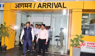 पीडब्ल्यूडी के प्रमुख सचिव कमलप्रीत सिंह एवं वित्त सचिव मुकेश बंसल ने किया एयरपोर्ट का निरीक्षण