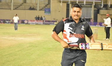 मिडिया टिम को 21 रनों से शिकस्त देखकर स्वीप इलेवन ने जीती क्रिकेट ट्रॉफी,कलेक्टर अवनीश शरण ने की धुआंधार बल्लेबाजी