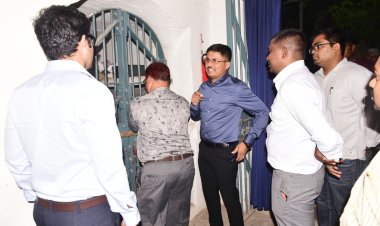 कलेक्टर अवनीश शरण ने किया कोषालय का निरीक्षण