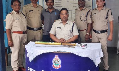 हिस्ट्रीशीटर मैडी गिरफ्तार, शहर में चला रहा था गैंग,रिवाल्वर,तलवार के साथ पुलिस ने पकड़ा, शहर में गैंग बनाकर फैला रहा था दहशत, जिला बदर की हो चुकी है कार्रवाई, पुलीस ने निकला जुलूस,एसपी रजनेश सिंह बोले तैयार की जा रही है इनकी हिस्ट्रीसीट, गुंडे बदमाशो पर कार्रवाई लगातार रहेगी जारी