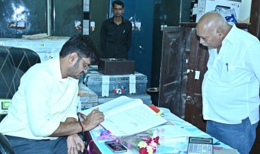 *कलेक्टर ने जिला कोषालय का किया निरीक्षण