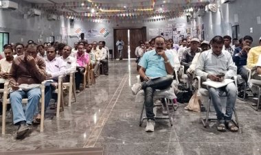 *दलों को मतदान केन्द्र तक पहुंचाने वाहन प्रभारियों को दिया गया प्रशिक्षण*  *जीपीएस सिस्टम से की जाएगी वाहनों की निगरानी*