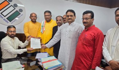 प्रधानमंत्री मोदी के राजभवन में रुकने पर कांग्रेस ने चुनाव आयोग ने की शिकायत