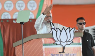 आज सक्ति में प्रधानमंत्री नरेंद्र मोदी विजय संकल्प शंखनाद रैली में हुंकार भरते हुए कहा, जिस बेटे का रक्षा कवच देश की करोड़ों माता बहने है, उसका कोई कुछ बिगाड़ नहीं सकता