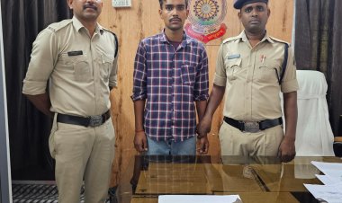 चापड़ लेकर इंजिनियरिंग कॉलेज के छात्र-छात्राओं को डरा धमका रहा था, पुलीस ने किया गिरफ्तार