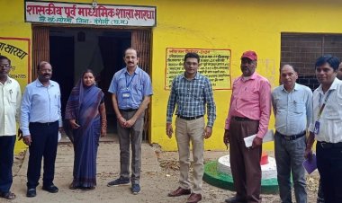 *सामान्य प्रेक्षक श्री महाजन ने मतदान केंद्रों का किया निरीक्षण