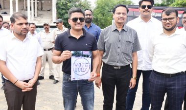 वाहनों में लगाए गए वोट अपील के पोस्टर, आटो की श्रृंखला बनाकर सत प्रतिशत मतदान का दिया संदेश