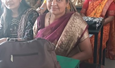 *बेटे के विवाह कार्यक्रम के बावजूद शिक्षिका ने चुनाव प्रशिक्षण को दी प्राथमिकता*  *कलेक्टर ने की सराहना, कहा इससे अन्य अधिकारी-कर्मचारी भी होंगे प्रेरित