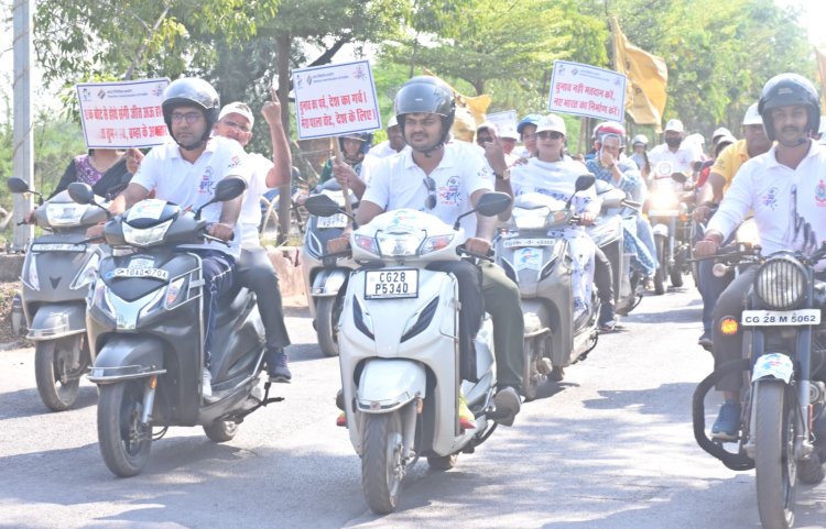 *शतप्रतिशत मतदान के लिए महिला बाल विकास विभाग के अधिकारी-कर्मचारियों द्वारा निकाली गई विशाल स्कूटी-बाइक रैली*