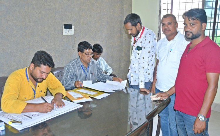 जिले में पत्रकारों ने डाक मतपत्र के जरिए किया मतदान, कहा निर्वाचन आयोग की पहल सराहनीय