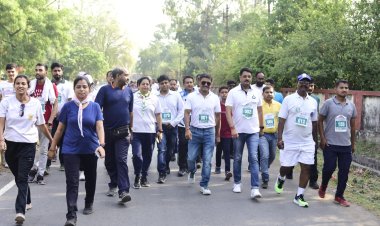 शहर में स्वीप वॉक:कलेक्टर-एसपी सहित सैकड़ों लोगों ने पैदल चलकर दिया मतदाता जागरूकता का संदेश