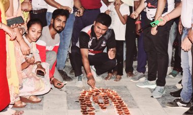 18हजार जगमगाते दीपों से दिया मतदाता जागरूकता का संदेश,दीपों की श्रृंखला में जगमगा उठा हैप्पी स्ट्रीट