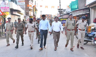 *कलेक्टर एवं एसएसपी की अगुवाई में जिला पुलिस एवं सुरक्षा बलों द्वारा किया गया फ्लैग मार्च