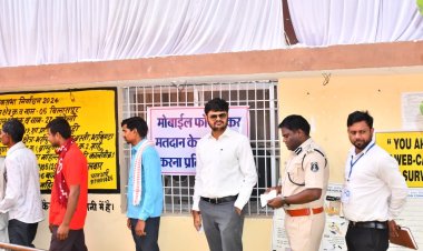 *कलेक्टर एवं एसएसपी ने किया मतदान, जिले के नागरिकों से मतदान करने की अपील