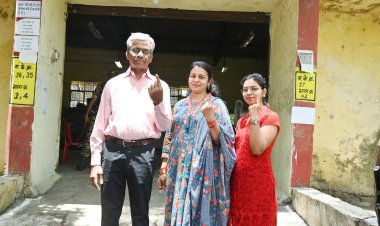 छत्तीसगढ़ हाइकोर्ट के न्यायधीशों ने अपने परिवार जनों के साथ किया मतदान, जिले के नागरिकों से मतदान करने की अपील -देखिए तस्वीरें