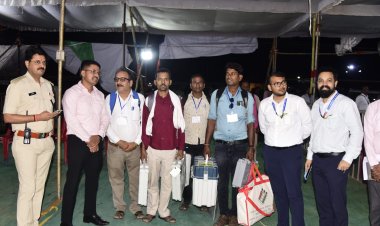 चुनाव संपन्न कराकर शुरु हुई मतदान दलों की वापसी, कलेक्टर एसपी ने किया स्वागत