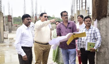 कमिश्नर ने किया नए बन रहे संभागायुक्त कार्यालय का निरीक्षण