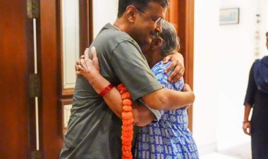सीएम केजरीवाल जमानत के बाद तिहाड़ जेल से आए बाहर, कार्यकर्ताओ को किया सम्बोधित,आवास में स्वागत,घर वाले हुए भावुक, दोपहर करेंगे प्रेस कॉन्फ्रेंस