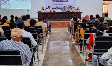 बिलासपुर पुलीस के द्वारा अभियान अकादमी के सहयोग से पुलीस और पुलीस परिवार के लिए लाइफ स्किल डेवलपमेंट का आयोजन, मेरिट लिस्ट में आए बच्चों का किया गया सम्मान